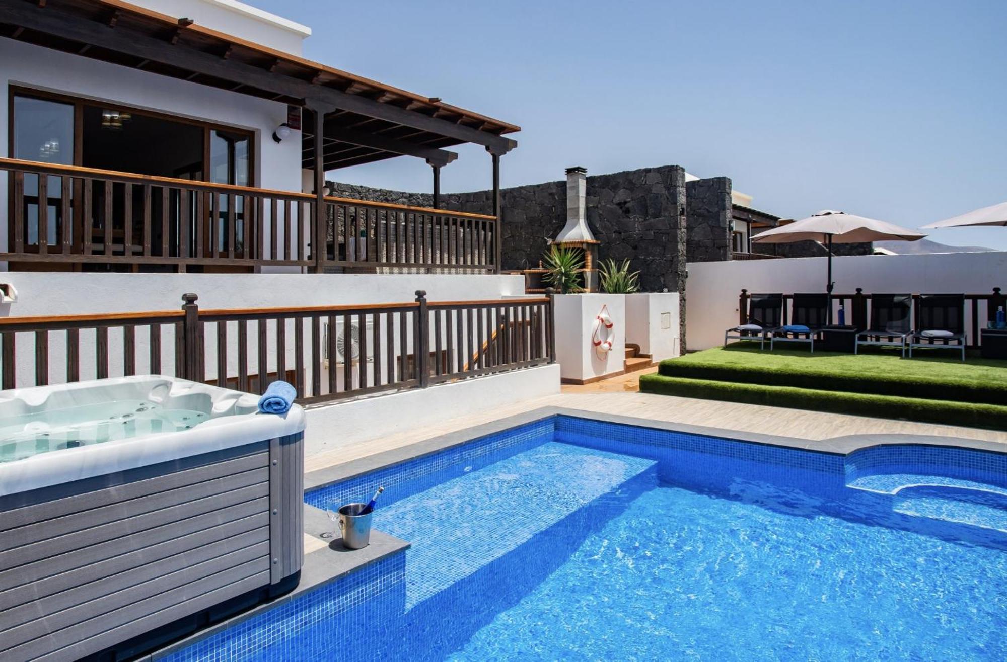 Villa Casa Blanca Плая Бланка Екстериор снимка